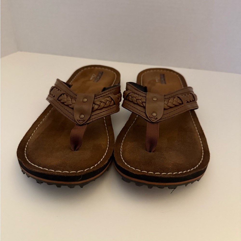 Clarks Brown Leather Sandals with Braided Stitch Detail Women’s Size 8.